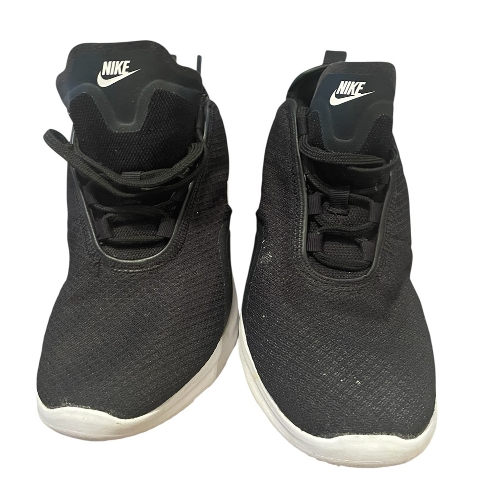 SOLD; Nike Air Max Motion 2 Sneakers Black/White Women’s Size 8 - Picture 4 of 7